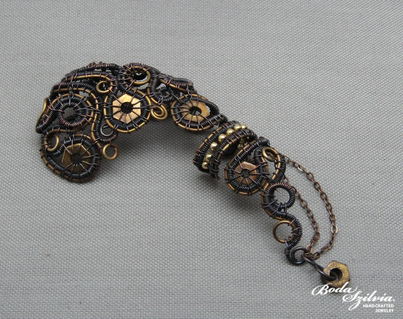 bodaszilvia's tweet photo. My previous big #steampunk #earwrap has already found a home, but I have another one.

These take a lot of time to create, but I love them so much! ❤

https://t.co/PQEqFNRelv

#OOAK #jewelry #etsy #etsyshop #jewelrydesigner #handmadejewelry #handmade #etsyhandmade  #etsyfinds https://t.co/TrVNPe1AKL