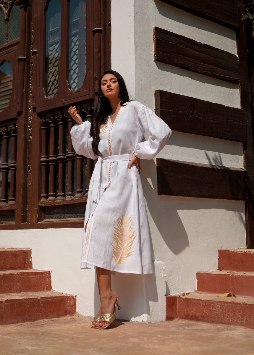 zalxndra's tweet photo. New In: ZALX2118 - features a flowing silhouette that is flattering to all, romantic voluminous balloon sleeves and eye-catching but delicate #embroidery 🧡 https://t.co/0ZzsEo9DJA