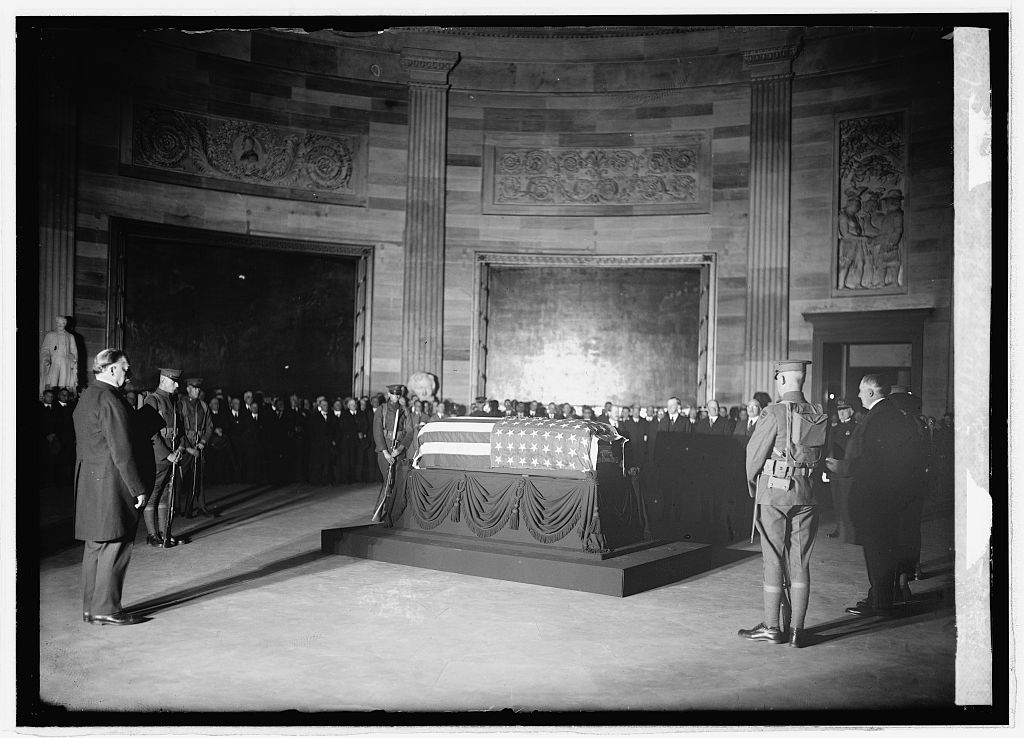 Prior to the burial of the WWI Unknown Soldier in 1921, the casket lay in state in the U.S. Capitol Rotunda from Nov 9-11. President Harding &amp; government leaders honored his arrival on Nov 9. Then on Nov 10, over 90,000 members of the public paid their respects to the Unknown.