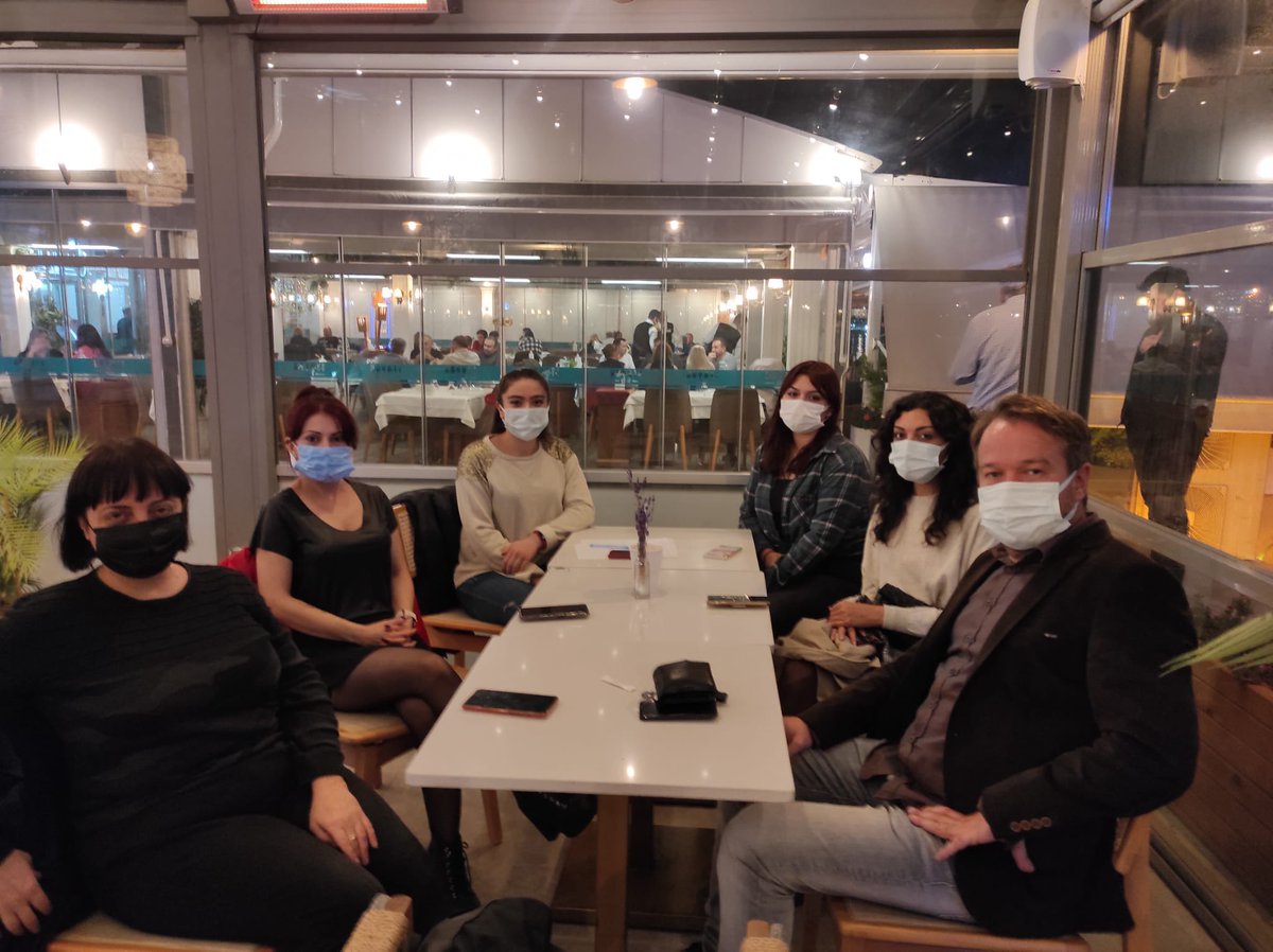 Uzun zamandır çevrim içi gerçekleştirdiğimiz yönetim toplantımızı pandemi kurallarına uygun olarak yüz yüze gerçekleştirdik. Yeni etkinlikler, planlamalar ve fikir alışverişi yaptık. 💚 @ahbap_canakkale @ahbap_uni
