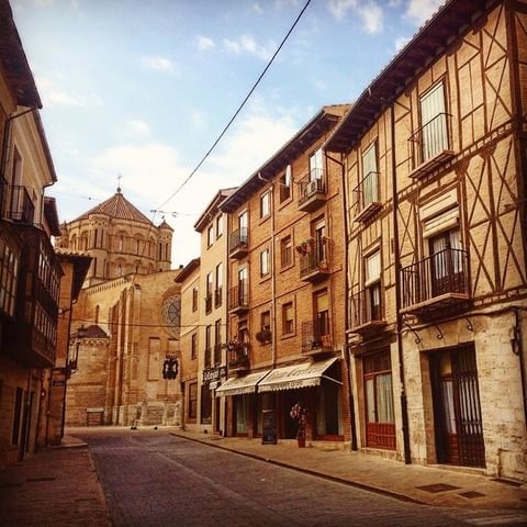TurismoToro's tweet photo. Compartimos con todos vosotros estas fotografías de nuestra ciudad vista a través de la cámara de Nuria Gamazo, alavesa cuya familia desciende de Toro.
#vivetoro #seguimostrabajando #torociudaddelamusic @Toro_Ayto @TeatroLatorre @ZamoraSpain @CyLesVida https://t.co/N16PD1Ysrm