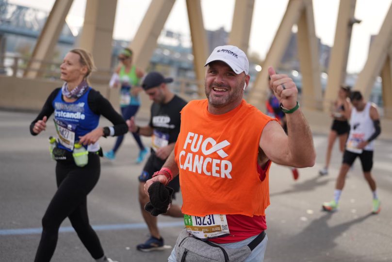 ExaminerMedia's tweet photo. Bedford School District Athletic Director Adam Lodewick at mile 20 of the New York City Marathon yesterday. 

Lodewick, whose wife is battling cancer, is sending a clear message with his shirt and his determined running spirit. 

- Photos and information courtesy of Art Nelson. https://t.co/Wawn9XPoHV