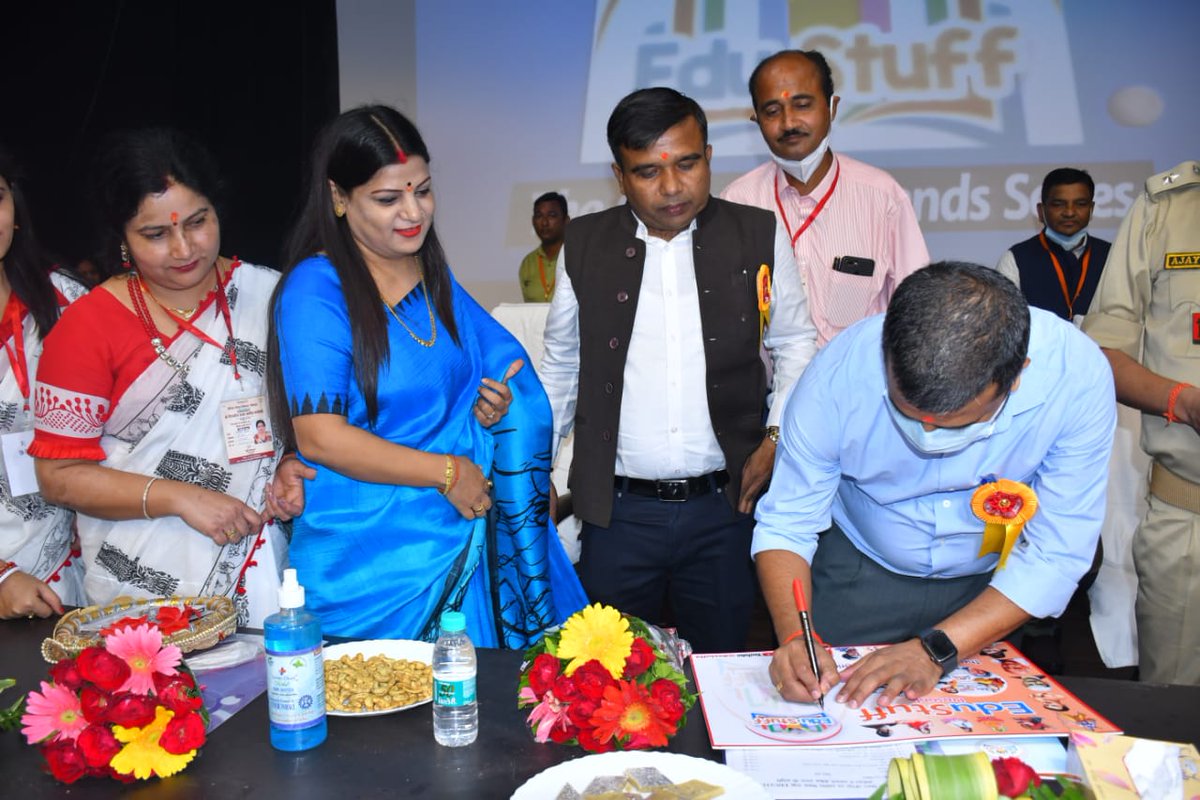 DMjaunpur's tweet image. दो दिवसीय राज्य स्तरीय संगोष्ठी ’स्फुरण’ का आयोजन पूर्वांचल विश्वविद्यालय के आर्यभट्ट सभागार में किया गया है। @myogiadityanath
@ShishirGoUP @UPGovt @CMOfficeUP @InfoUPFactCheck @InfoDeptUP