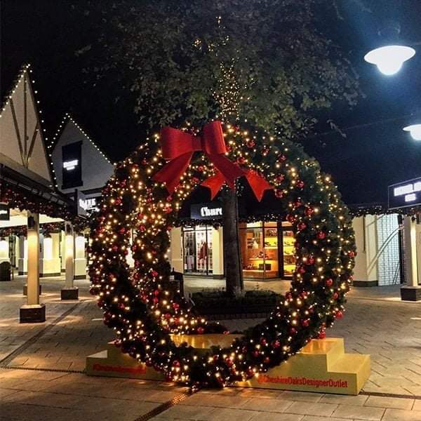 It's time to start putting your #Christmas plans into place.
Be sure to follow #CheshireOaks Designer Outlet for all the latest information about late night shopping.

If you're traveling from a far to the UK's largest designer outlet, we're here if you need us 

📞 0151 348 5501