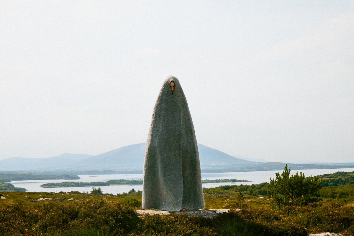 alla_studios's tweet photo. Large Dome Coat in the Western Irish landscape captured by Zoe Ardiff for @irishcountrymag. 
Thanks to the team:
Styling Anne O’Shea
Model Elsa Mullen 
Makeup Polina Perminova

#responsibledesign
#artfashion
#alla_studios https://t.co/TC7F9myGZO