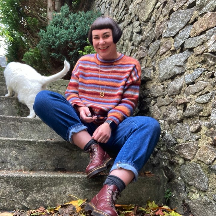 lisahrattray's tweet photo. Today’s #lockdownlook - adventures with my new tripod https://t.co/gi07oWSVDk