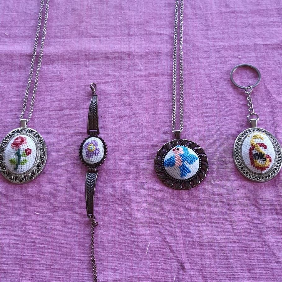 Kurumumuz bünyesinde açılan El Sanatları kursumuzda üretilen ilk ürünler. Detaylar: camardihem.meb.k12.tr/icerikler/el-s…