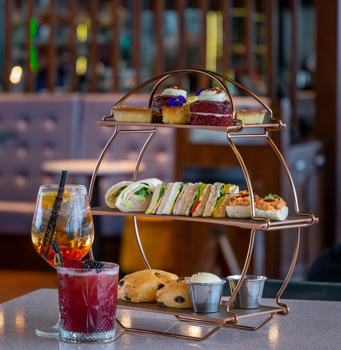 Treat yourself to the extra special delights of SkyTea 😍

We’ve added all your favourite cocktails to the menu 🤤 From classic cocktails to Sky Lounge signatures, we've got something to suit every taste bud 🙌

Head to the link below to view our menu😊
ow.ly/1wWs50GIf7C
