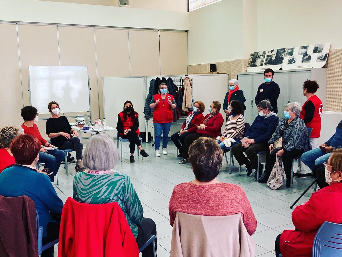 jsolores's tweet photo. Setmana de Solidaritat.Creu Roja i l’equip de mediació Comunitària de l’Ajuntament i dels conciliadors comunitaris amb Laura Bisbal. #participació #mediaciólh #SolidariesLH #SetmanaDeLaSolidaritatDeLHospitalet #GransdeLH #creurojalh #espaideciutadanialh #ajuntamentlh https://t.co/79iYR6TqUT