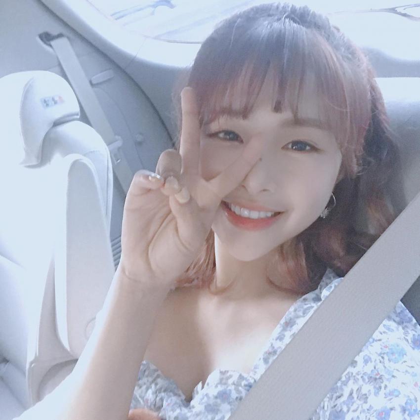 Sayg2nd's tweet photo. 211108 #HAPPY_CHAENI_DAY 
チェウォンちゃん お誕生日おめでとう🎂🎁💐
あなたの願いがたくさん叶います様に祈っております✌️😆

#APRIL #김채원
#가끔_파도가_쳐도_푸른빛은_변하지않아
#HAPPY_CHAENI_DAY
#HAPPY_CHAEWON_DAY
#April_Happychaewonday_971108
#해피버스데이_우리의최고의디바_채원 https://t.co/VQrNLvxM1N