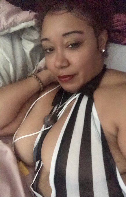 I&rsquo;m cumming ☺️ https://t.co/8QqPe5euXR<a href="/tag/facial"class="tags"><span>#facial</span></a><a href="/tag/auntie"class="tags"><span>#auntie</span></a><a href="/tag/bbw"class="tags"><span>#bbw</span></a><a href="/tag/milf"class="tags"><span>#milf</span></a><a href="/tag/contentcreator"class="tags"><span>#contentcreator</span></a><a href="/tag/sugardaddyswanted"class="tags"><span>#sugardaddyswanted</span></a>