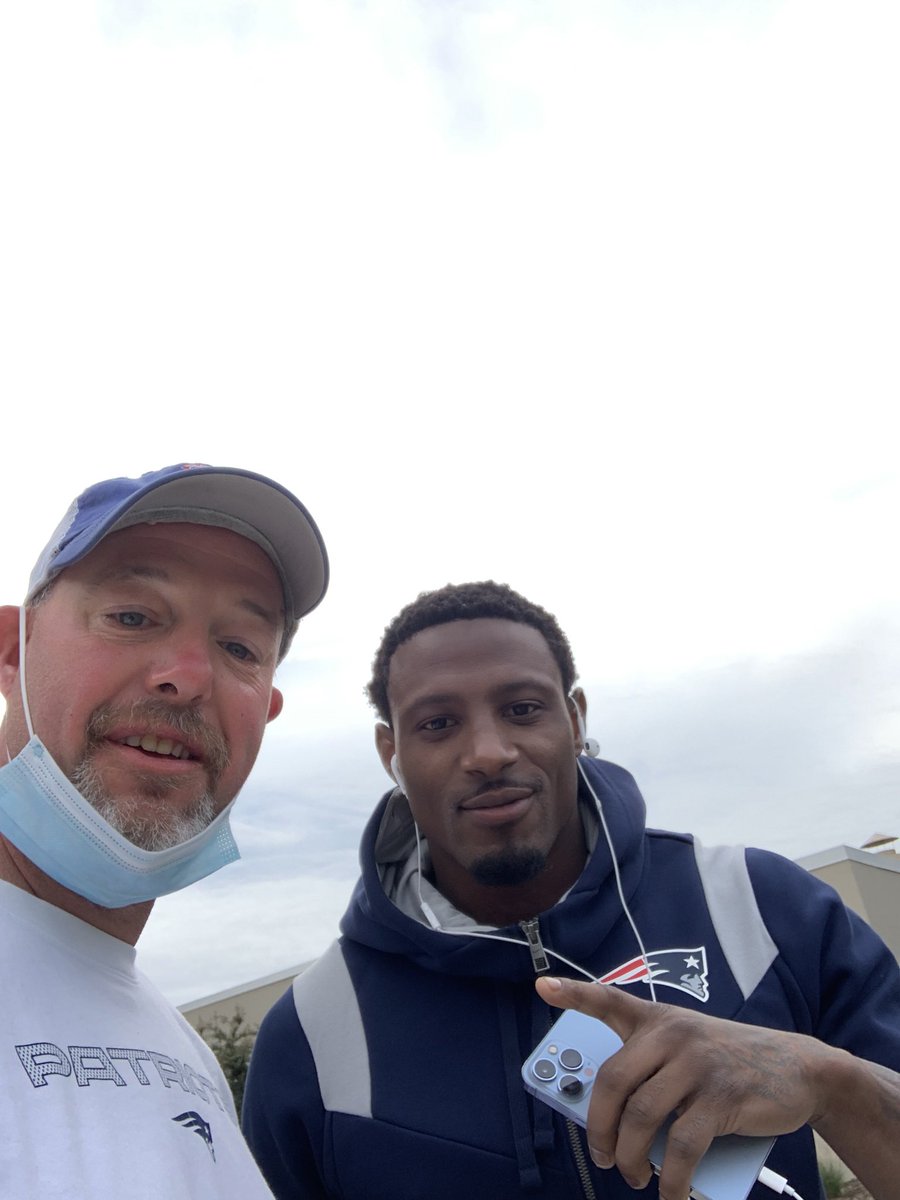 bjguerin's tweet photo. @27jcjackson thanks for taking time for a photo yesterday!!! Great pic 6 !! Go pats!!! https://t.co/RtYSDLd7Io