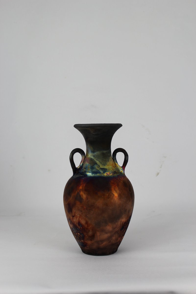 Glorious new Raku pieces from Pat Armstrong now available on our website!

#ceramics #rakuceramics #rakufired #vases #copperfumedraku