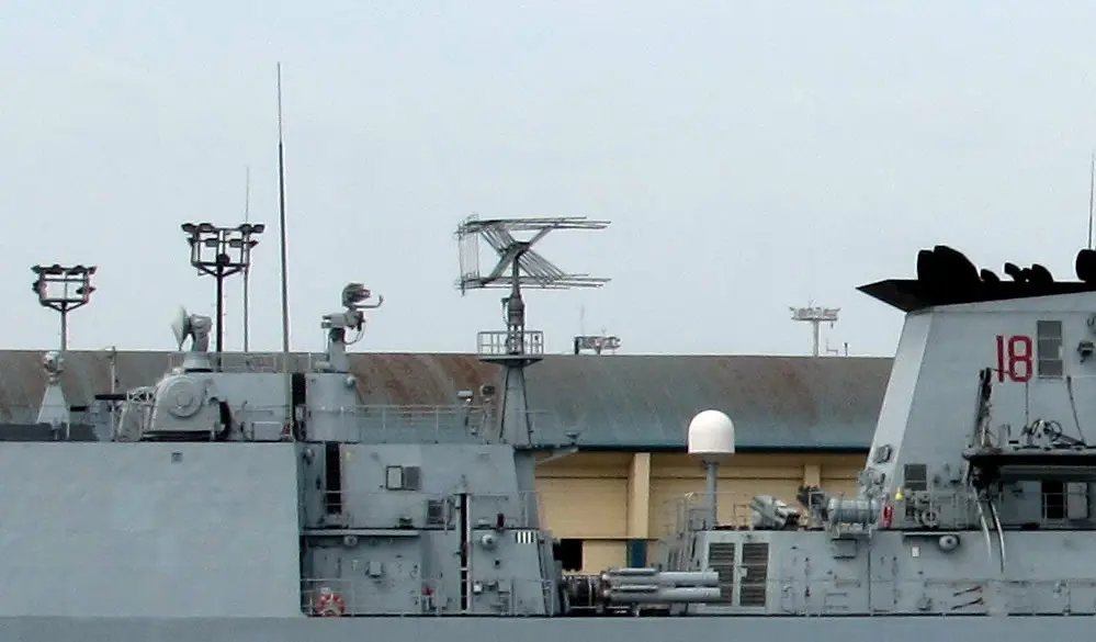A side view of the PNS Saif (253), an F-22P Zulfiquar (Sword) class Frigate of the Pakistan Navy.
Photo taken at the Manila South Harbor by Rhk111.
#PakistanNavy #PNSSaif