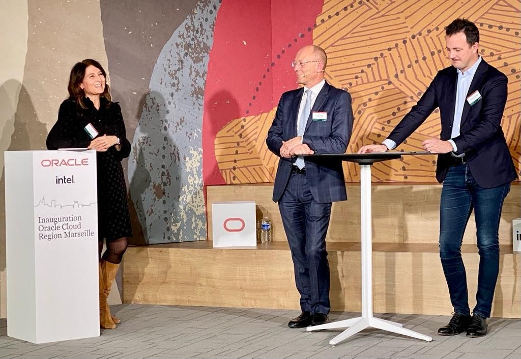 🎙️Conférence de presse pour le lancement de notre #Cloud Region France à Marseille, avec @KarineP_Oracle, @cnegrier et <a href="/Fabrice_Coquio/">Fabrice Coquio</a> d'@Interxion_FR.

🇫🇷Evénement #OracleCloudFr à suivre à partir de 17h 
👉 go.oracle.com/LP=116601?elqC…