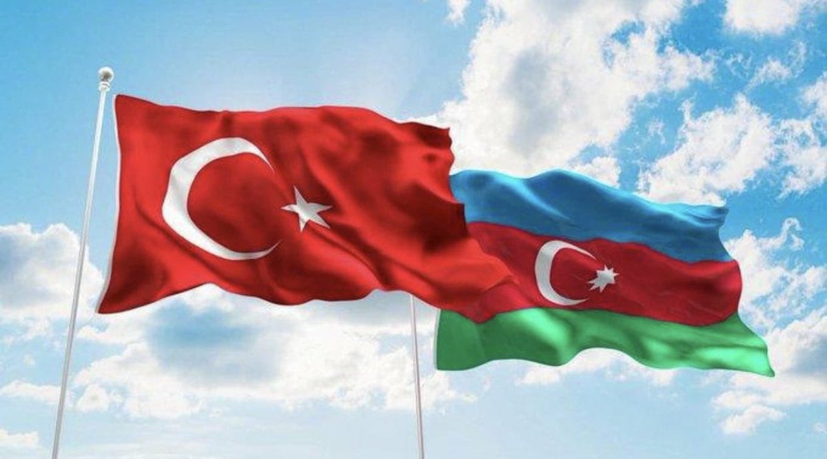 Karabağ Zaferinin 1.Yıldönümü kutlu olsun. 
🇦🇿 🇹🇷 

#KarabağZaferi
#8kasım #şuşa
#Azerbaycan