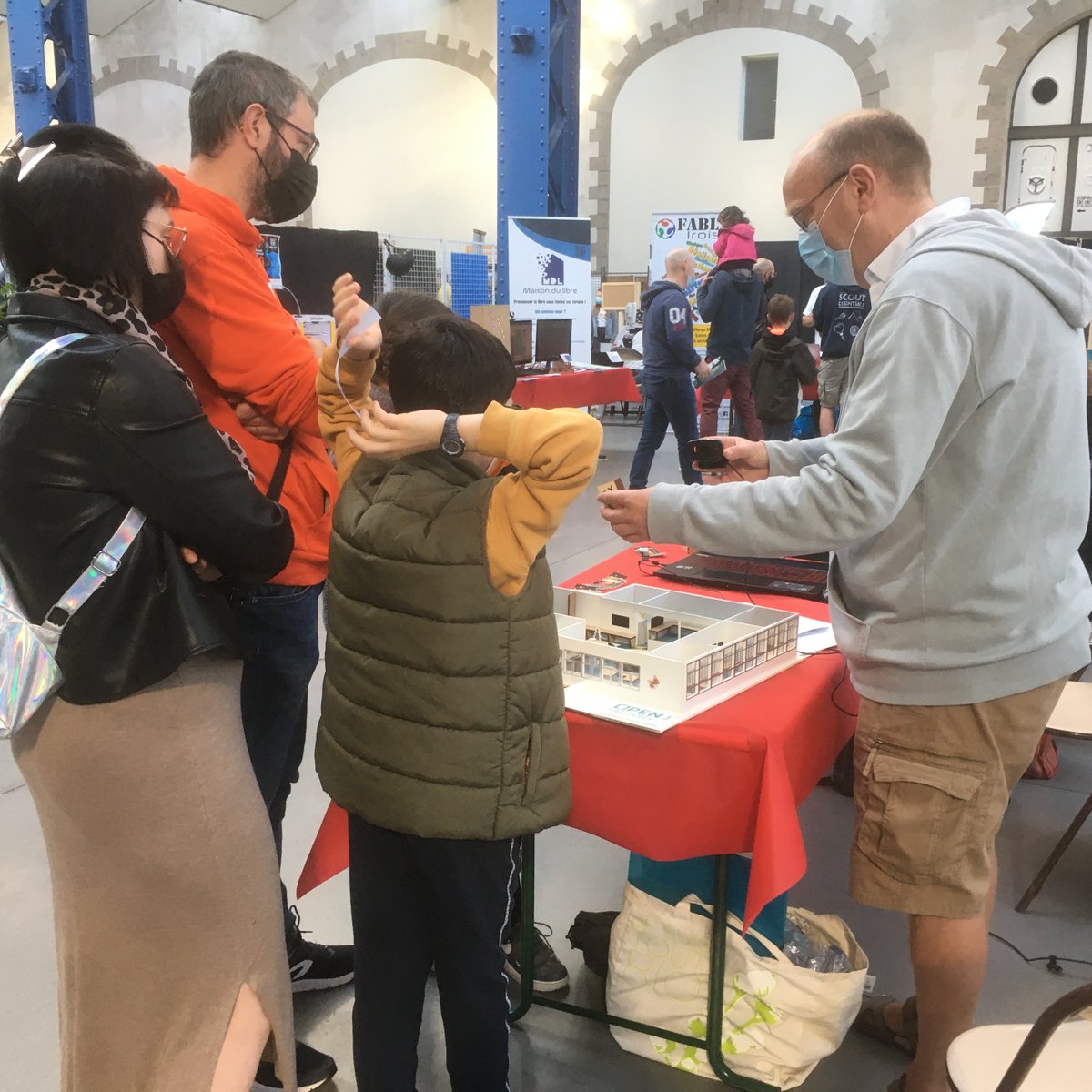 Les Chats Cosmiques tweet media