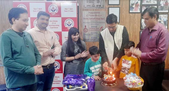 YogeshJagran's tweet photo. जयसेवा फाउण्डेशन के संस्थापक विमल खण्डेलवाल ने थैलेसीमिया ग्रस्त बच्चों के साथ मनाया अपना जन्मदिवस  https://t.co/esSSSe1RpE https://t.co/oDG9IQTBas