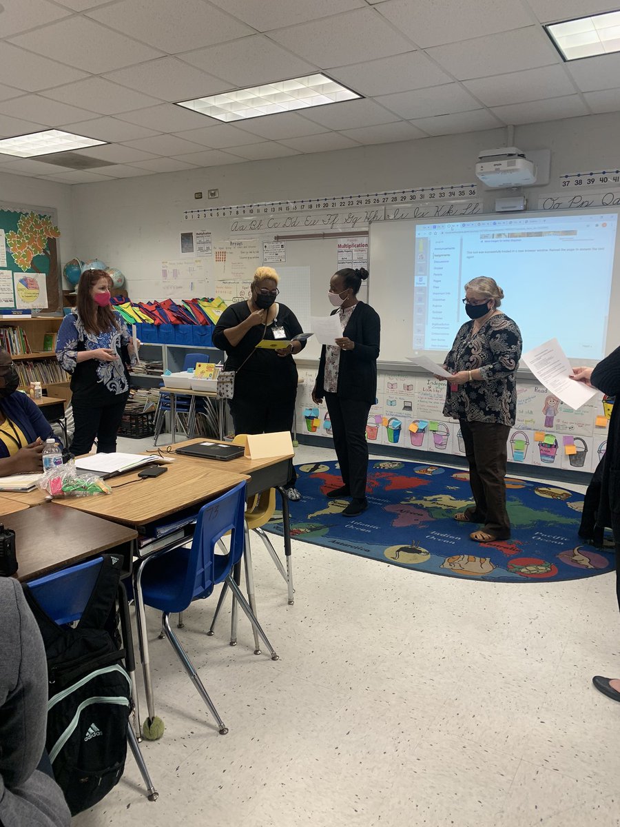 shanawgriffin's tweet photo. Getting ready for Compliment Conferences at MLK Elementary in Muscogee @GrowingRdrsGA https://t.co/X2J7c1DcvN