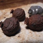 近くにあった「トックリバチの巣」、焼いてみたらうちの陶土を使ってたらしく「良い出来」だった。