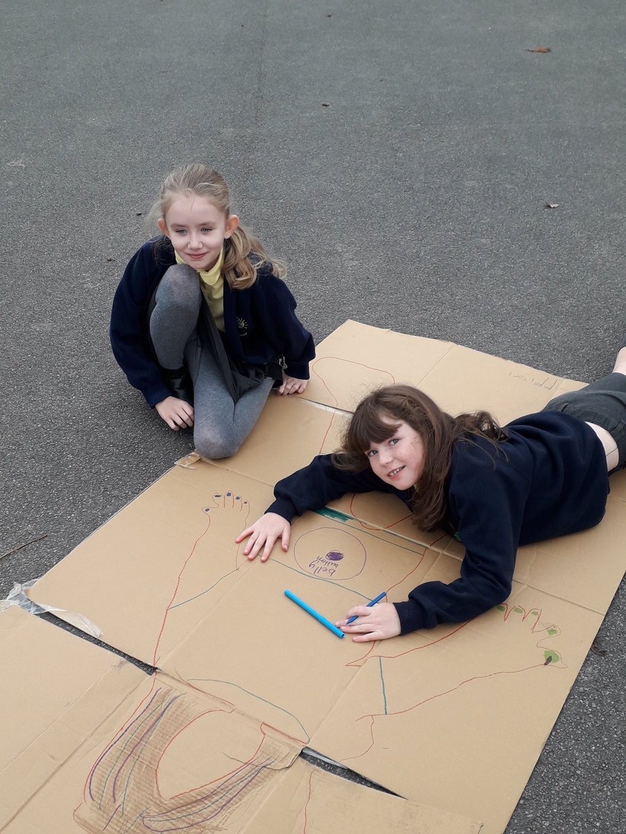 PendrefYsgol's tweet photo. Lots of lunchtime fun 
@ranger_play 
@DenbighshireCC https://t.co/837seWTlTp