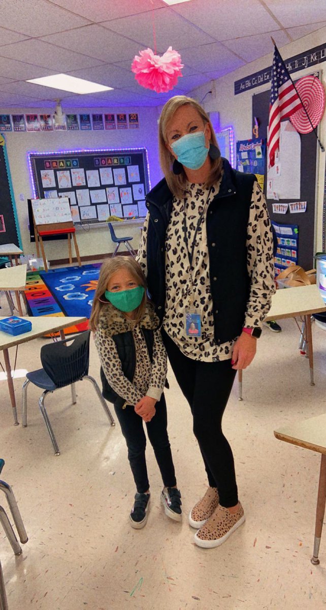 Mrs_BEaster's tweet photo. When your student asks you to twin with them for the day you do it!!! Relationships matter!!! #twinsies #lovemystudents @GrangeHallES #ghesproud https://t.co/mefTSYZlGl