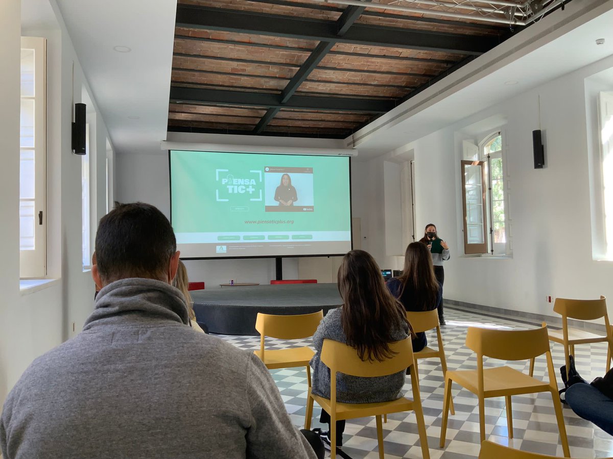 LoretoAntequera's tweet photo. Durante la mañana de hoy hemos asistido a las Jornadas de Coordinación para la Innovación Educativa, Hábitos de Vida Saludable: Creciendo en  Salud. https://t.co/rEQ0WQq2m2