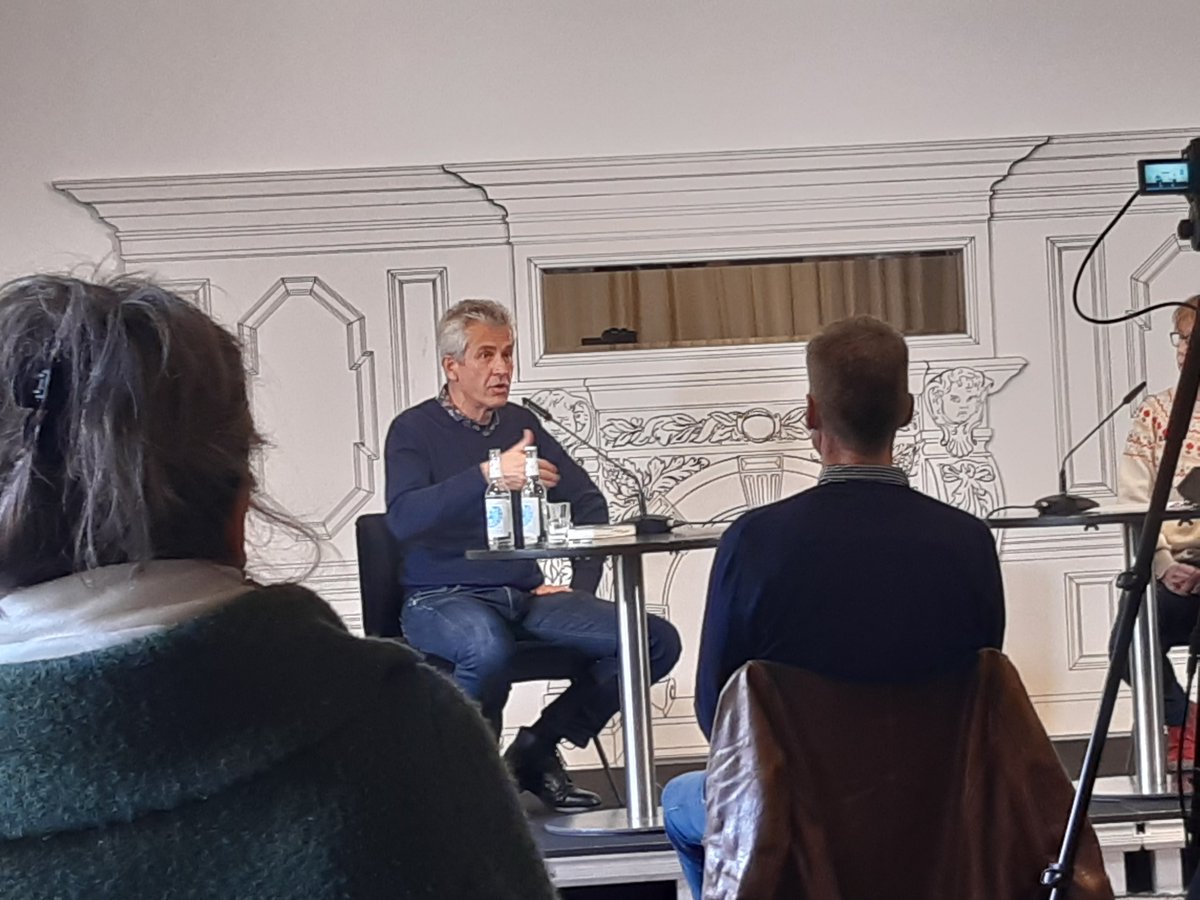 Mittagspause bei Frank &amp; Timme einmal anders: Im @LiteraturhausB hat <a href="/UweWittstock/">Uwe Wittstock</a> aus seinem neuen Buch "Feburar 33" gelesen.