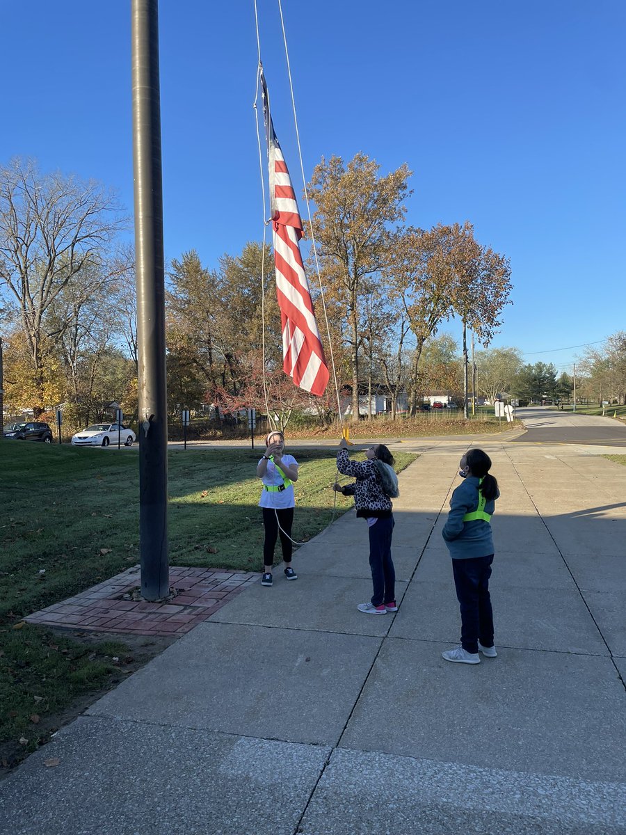 BCSDHuntington's tweet photo. Safety Patrol raising the flag on this sunny fall morning. 🇺🇸 Happy Monday from #HuntingtonElementary! https://t.co/LHdRTBSjBN