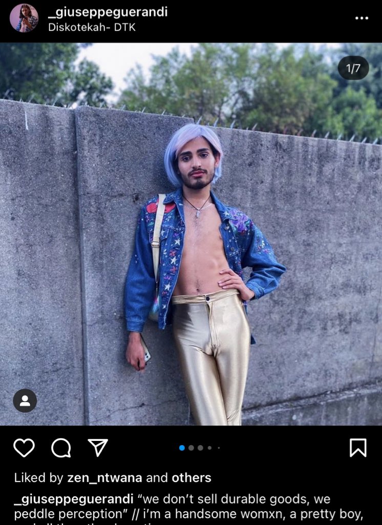 Slatzism's tweet photo. can’t imagine why they would have stopped this person from going to the women’s restroom 🧐 https://t.co/Vwy6wypjBN