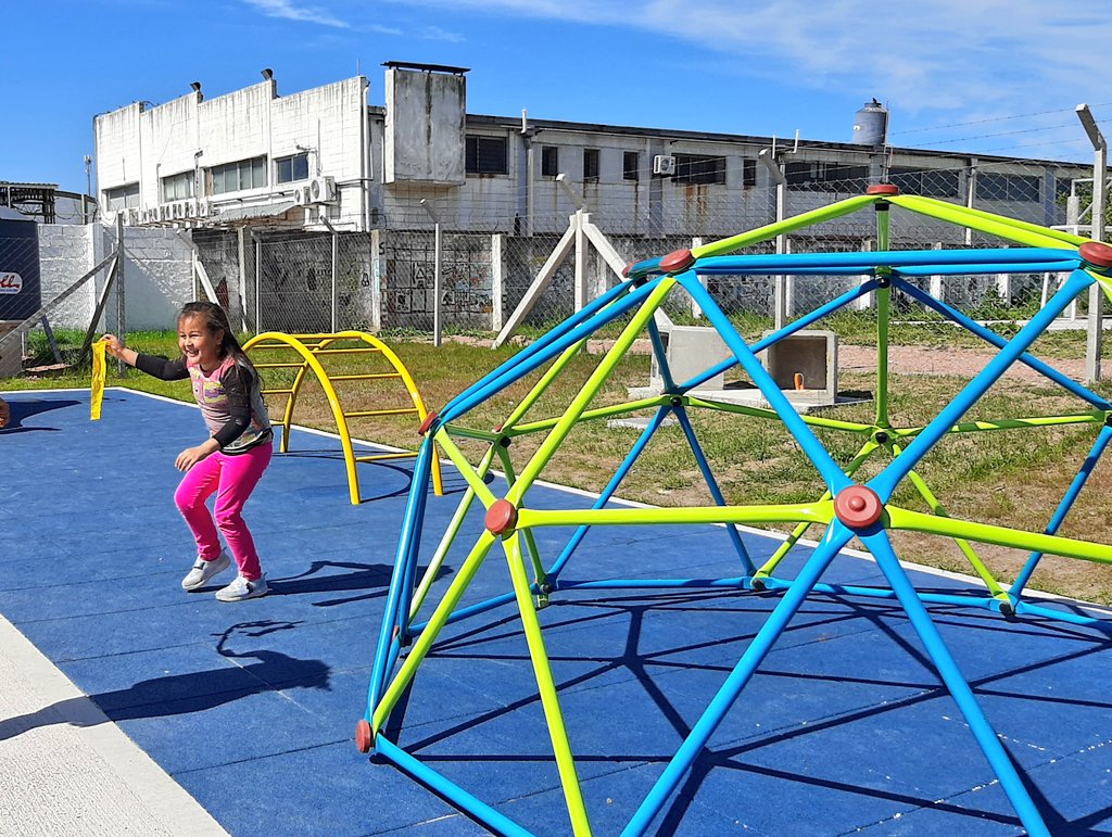 Primaria dice hoy a El País "hay miles de niños de 3 años desescolarizados":
en 2021 hubo 12.600 inscritos, menos de los 14.460 del 2020 y de los 15.500 del 2019.
Es hora de cuidar a la niñez y derogar el art. 140 de la LUC que reitera q "la educación de 3 años NO ES OBLIGATORIA"