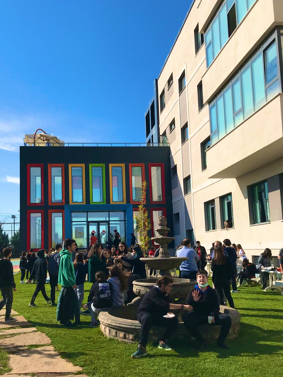 Her şey bir çocuğun hayali ile başladı. 💫                #LösemiliÇocuklarHaftası için kermes düzenleyen öğrencilerimiz ile hayallerine koşan çocuklarımızın yanındayız. ❤️💙 #Bahçesehirkoleji #BKDiyarbakır