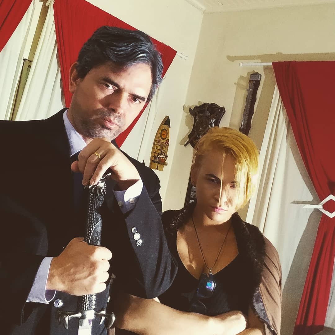 Alleive_'s tweet photo. MEU PAI ACEITOU SE VESTIR DE VERÍSSIMO COMIGO, EU ESTOU RADIANTE KSKSSKKS

P.s.: Não gosto da Clarissa, mas ela é bonita e é tudo que dá pra fazer sendo loira.
.
.
.
#Cosplay #Calamidade #Calamidaddy @cellbit @Rakin @gabicattuzzo @feeeelps @GuaxinimGamer @LJoga @Calango @LubaTV https://t.co/gvp1iAMivC