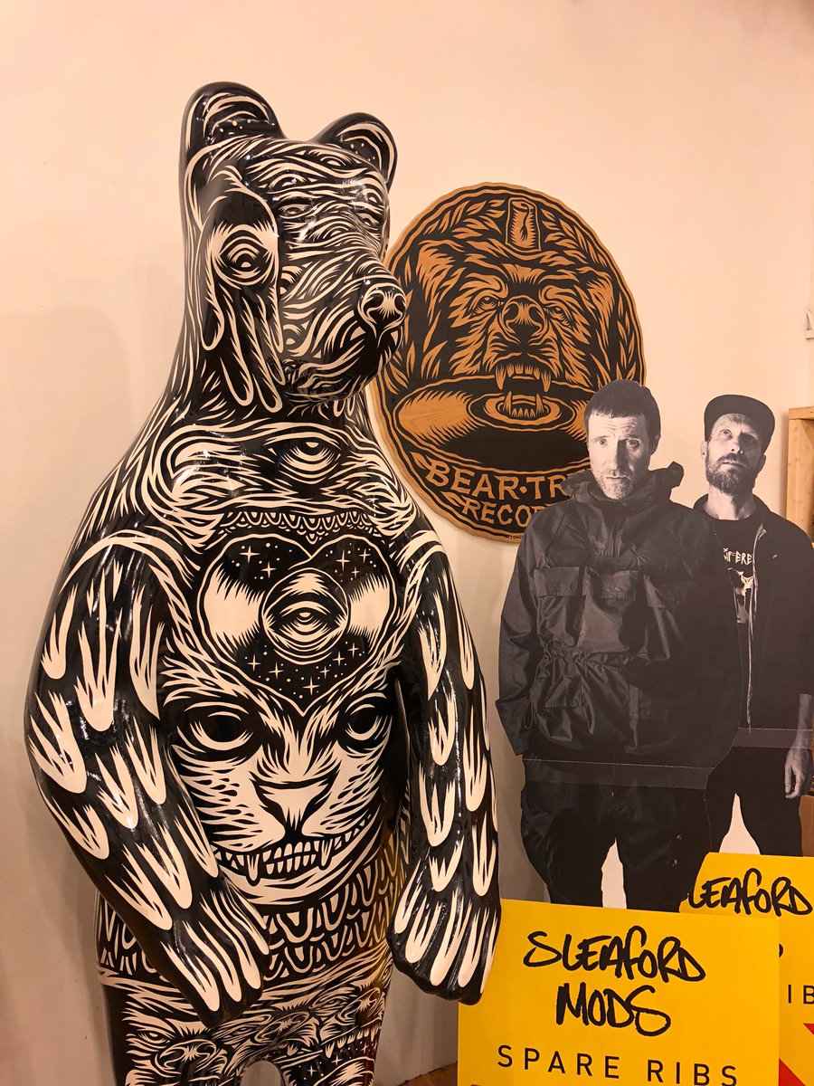 steelcitysnaps's tweet photo. Over the weekend I caught up with an old friend to find out how he’s settling into his new home of @beartreerecords 🐻😊
@tomjnewell’s Quasar One @BearsofSheff looks very at home there with @sleafordmods keeping an eye on him! #BearsOfSheffield #Sheffield https://t.co/z7OZmQMbKY