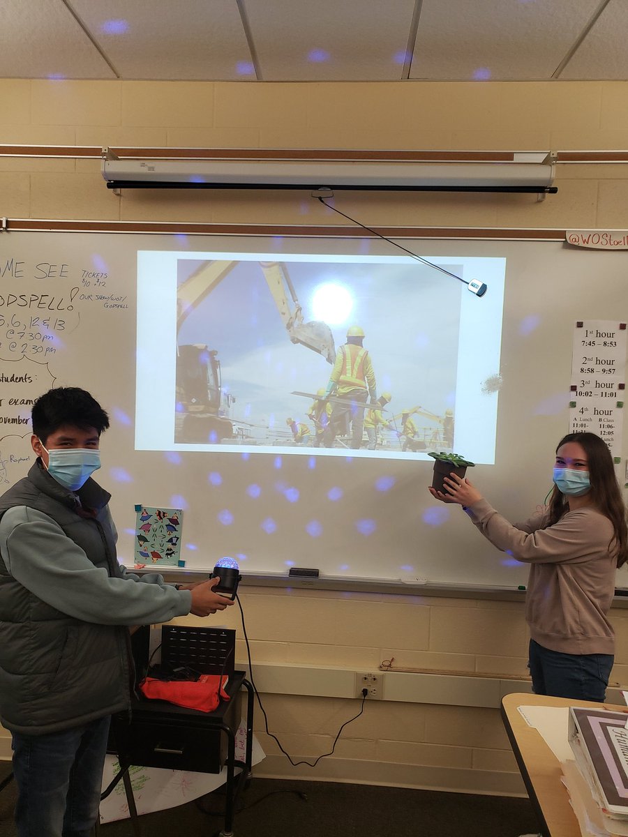 WOStoelMyHeart's tweet photo. Writers are the construction workers who build houses, and readers are decorators who make the houses their own. #GoWO #IB #MetaphorMonday https://t.co/dttbeOidLa