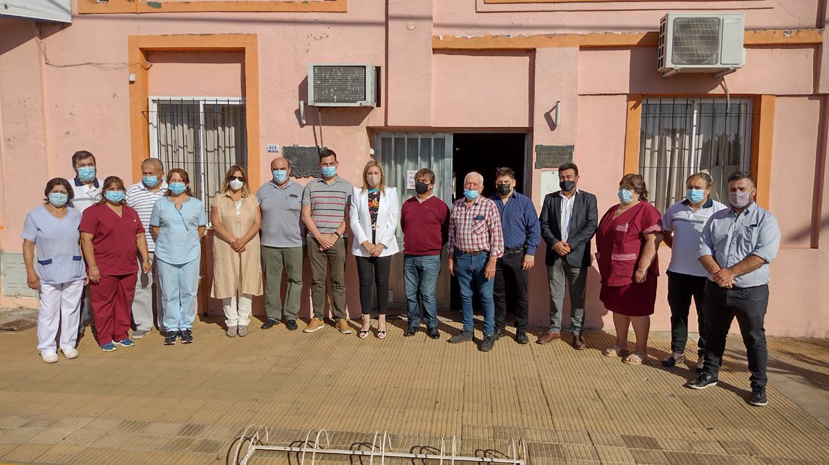 marilinsacnun's tweet photo. Estuve en 📍 #Villada, haciendo entrega de un Desfibrilador para el #SAMCO "Dr. René Favaloro"🏥, que fue gestionado ante el @MinSaludSantaFe
Seguimos abasteciendo al sistema de salud para cuidar a tod☀️s lxs santafesinxs ✌🏿
@marcozaninovic, Janina Bernardi, Dr. Germán Bisconti https://t.co/jysjhTLs2X