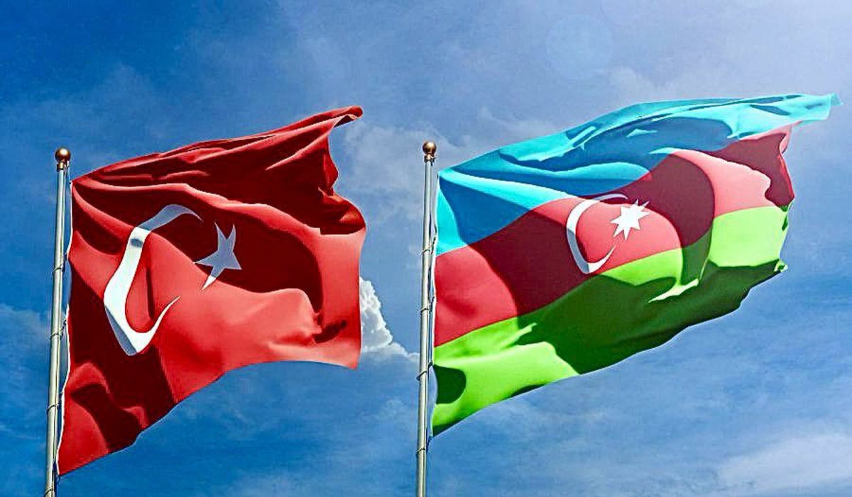 Dost ve kardeş ülke #Azerbaycan’ın #KarabağZaferi'nin 1'inci yıl dönümü kutlu olsun.Azerbaycanlı kardeşlerimizin #ZaferGünü'nü tebrik ediyor, şehitlerimizi rahmetle anıyorum.

#TekMilletİkiDevlet 🇹🇷🇦🇿