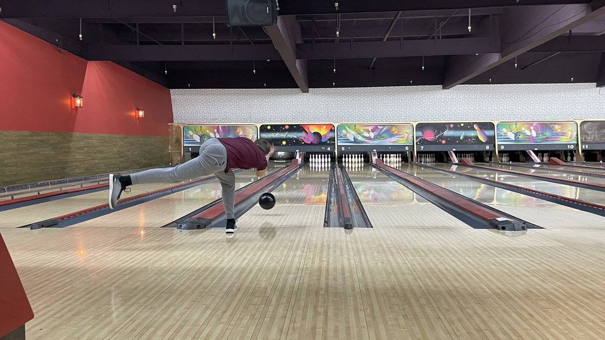 UofDJesuit's tweet photo. For many, the Friday bell means the start of the weekend. For members of our bowling team, it means an opportunity to work on their craft before the season. #JesuitExperience https://t.co/XyHPpiX2j5