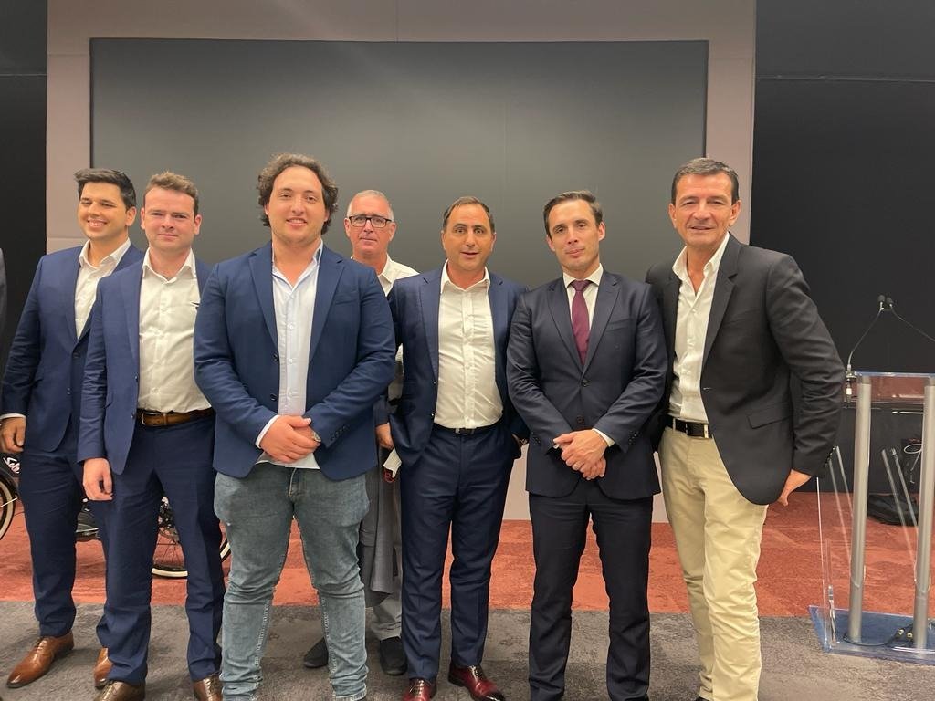 comiterichelieu's tweet photo. À @francedubai2020 nos membres viennent d'échanger avec Jean-Baptiste Djebbari (@Djebbari_JB), Ministre délégué auprès de la ministre de la Transition écologique, chargé des Transports ✌🏻
#FranceDubai2020 #Expo2020 #innovation #startup  
@Fer_de_France @jean_delalandre @JPGERAULT https://t.co/pDZFZIFof4