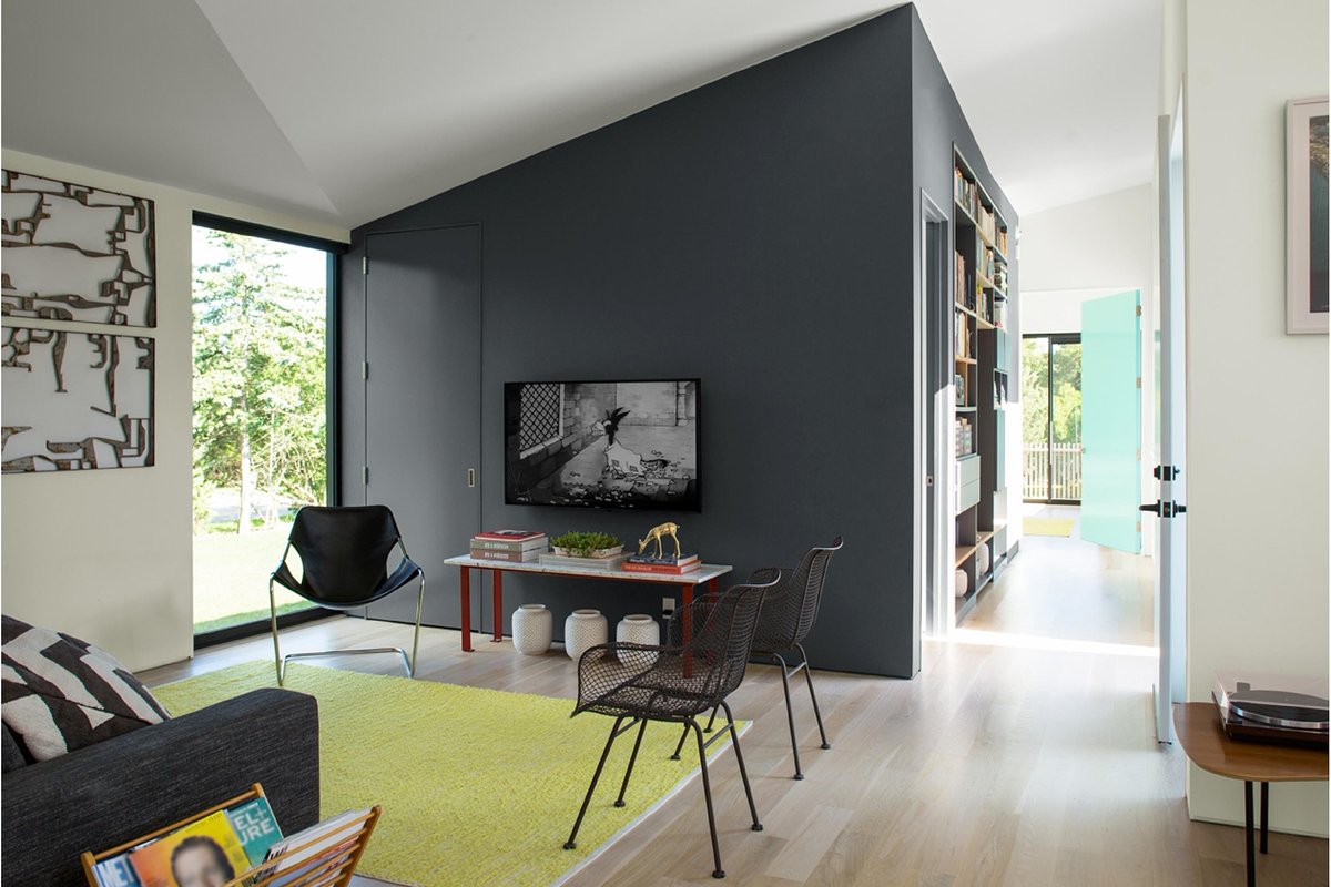 Consider contrast with a gray accent wall, Raccoon Fur 2126-20, against Simply White OC-117. Did you spot that splash of color on the door? It’s Forget Me Not 2049-60. Reach out to us for your next paint project. #benjaminmoore #benjaminmoorecolors