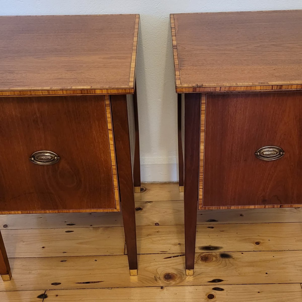 shomediy's tweet photo. A little weekend find...
PAIR OF SHERATON DESIGN MAHOGANY AND SATINWOOD CROSSBANDED CHESTS
#homedecor #annashomediy #upcycleproject #designer #vintagevibes #secondchancefurniture #interiordesigner #furnituredesign #vintage #vintagedesign #retrostyle #retrodecor #retrodesign https://t.co/8KwM6vK6x7