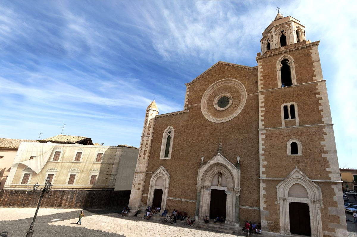 fmdauni's tweet photo. La valorizzazione del patrimonio musicale incontra la promozione dei luoghi sacri: l’esecuzione del #RequieminJazz nella Basilica Cattedrale di #Lucera rafforza il legame tra la sfera culturale e quella spirituale.
🟢 Prenotazione obbligatoria su Eventbrite 
#requiem #jazz #fmd21 https://t.co/2PbiouK3Kj