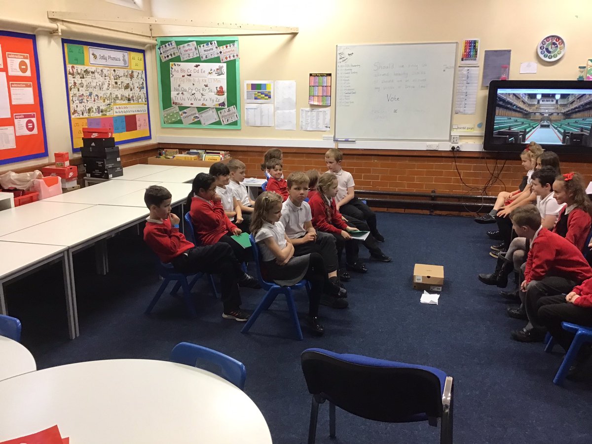GalvinMiss's tweet photo. 3G debating if we should have healthy snacks or any snack at break time #UKParliamentWeek @Ms_Middleman @MissMason5M @UKParliament #debate @YsgolEmmanuel https://t.co/SGoBdWQ4R5