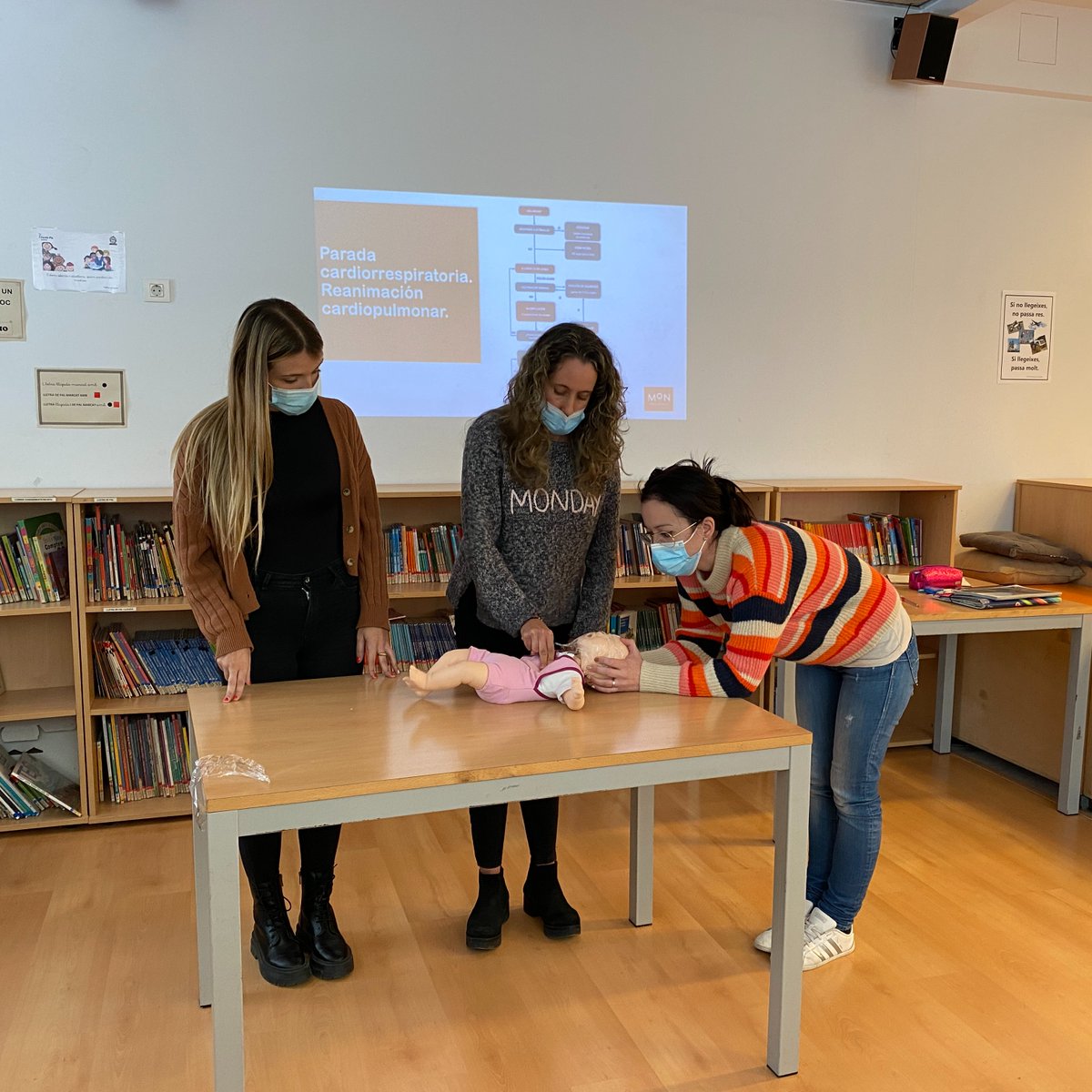 epiaigualada's tweet photo. 💚 Els i les educadores de la #llarinfants han realitat una formació de #primersauxilis en #Pediatria. @monpediatric, centre capdavanter en aquestes formacions, en mans de @lamamapediatra ha estat qui ha realitzat aquesta formació. https://t.co/Rawbyu8nSW