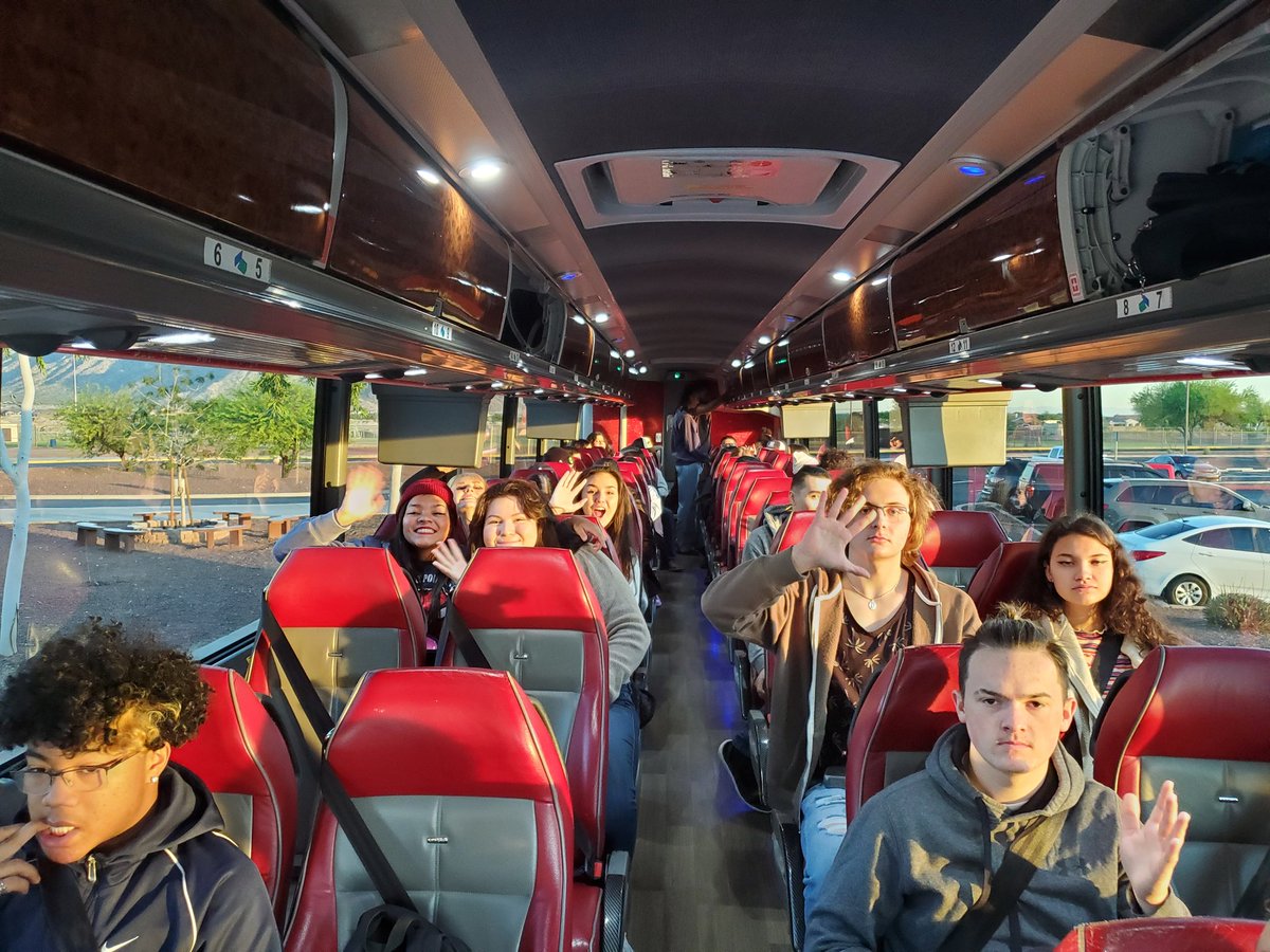 RouxDEHS's tweet image. AVID 11 &amp;amp; 12 ready for trip to NAU @Verrado_AVID