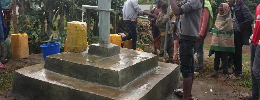 كل أحد يبغي حفر آبار في اثيوبيا 
له ولوالديه 
ولزريته 
ولأقاربه 
مبلغ بسيطة 
يتواصل معي
 على واتساب 00251911918429
والإتصال المكالمات 00251938067697