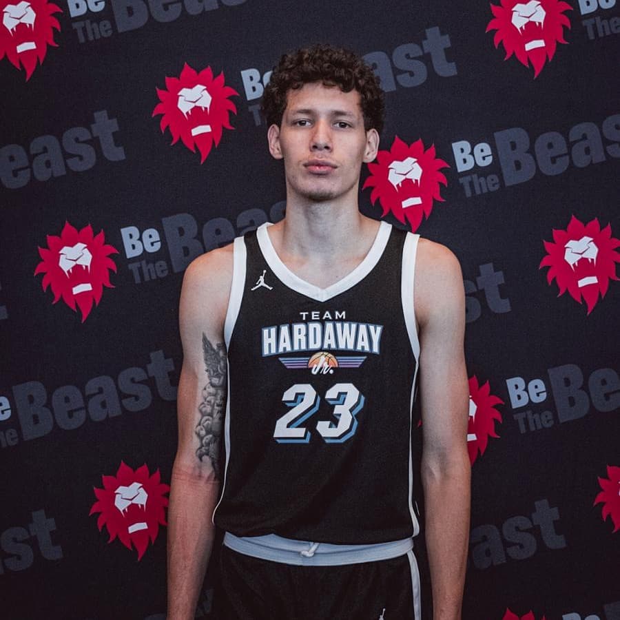 Student-Athlete: Anthony Salazar 

Class: 2022

High School: Miami Palmetto

Height: 6'5

Position: Forward

20-21 Statistics: 14 ppg, 11 rpg, 3 bpg

Level: D2/NAIA/D3

Academics: GPA 2.91

#HoopAllies #Allies305