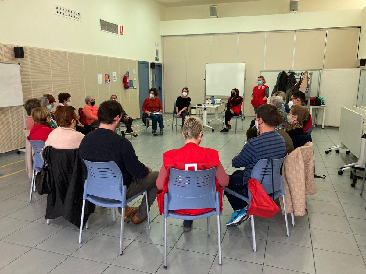 CreuRojaLH's tweet photo. Avui iniciem la Setmana de la Solidaritat amb la participació del Servei de Mediació Comunitària i #conciliadors comunitaris en una acció participativa sobre conflictologia #Gràcies #mediaciólh #SolidariesLH #SetmanaDeLaSolidaritatDeLHospitalet #GransdeLH #espaideciutadanialh https://t.co/xFGUgedzN1