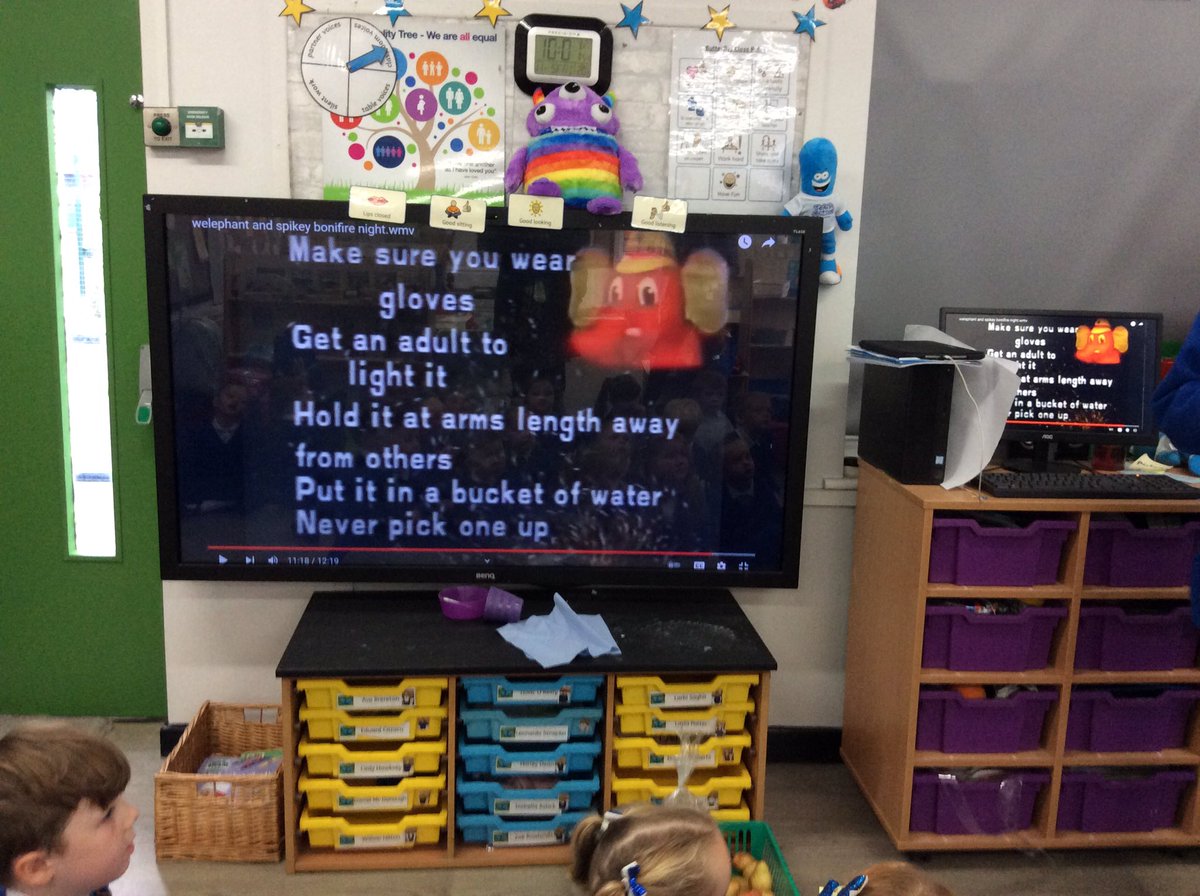 GSPSReception's tweet photo. We discussed the importance of safety when using fireworks and sparklers. We then had a go to create our own. @GwladysStPrim @GSPSReception #GSPSRECEPTION #FIRESAFETY 🔥 https://t.co/36C3EorJ1a