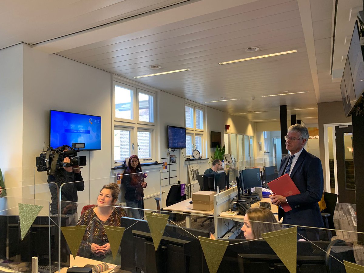 Vanmiddag een goed gesprek gehad met journalisten van <a href="/omroepGLD/">Omroep Gelderland</a> en <a href="/persveilig/">PersVeilig</a> over persveiligheid. Het gesprek onderstreept het belang dat we, werkgevers en kabinet, er alles aan blijven doen om journalisten te beschermen. Daar werken we intensief in samen.